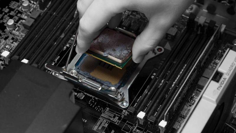 A person seating a processor in a compiuter