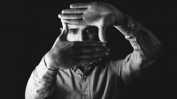 Choosing the Right Focal Length In the real world around us, there are three hundred and sixty degrees of information, and it’s the directors job, along with the cinematographer, to figure out which very few degrees of that vista best help tell the story to the viewer.