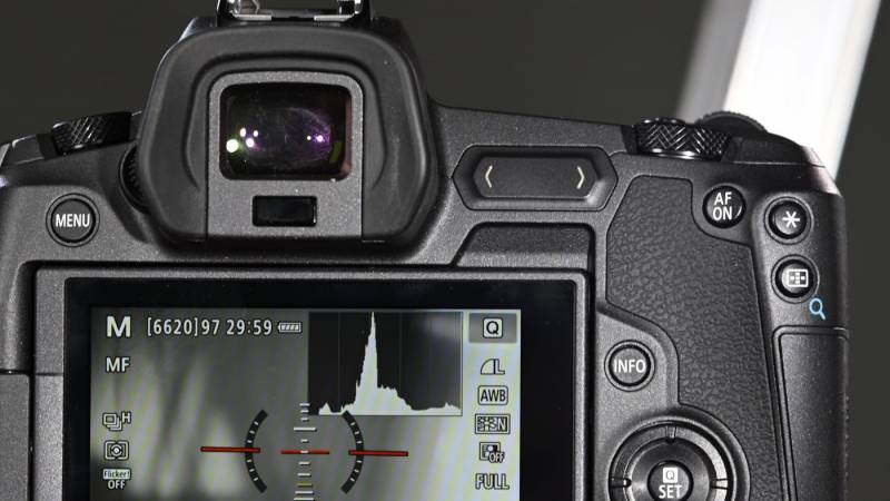 Close up of the rear display on the EOS R