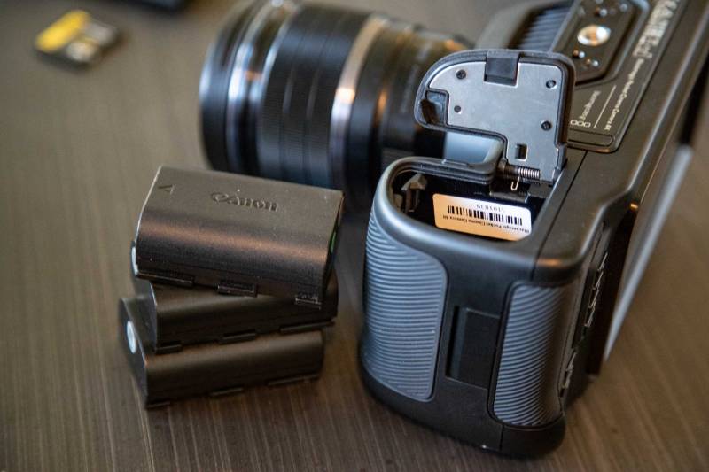 Blackmagic Design Pocket Cinema 4k batteries are Canon EP-L6
