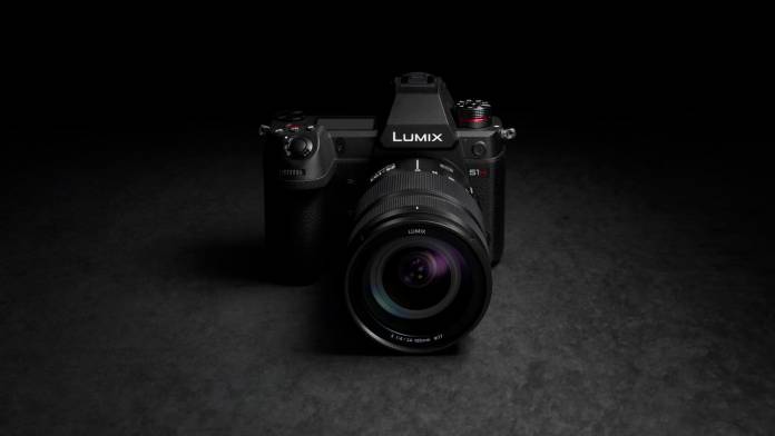 S1H Camera Panasonic's LUMIX S1H shoots 6K 24p and 5.9K 30P video with 14+ stops of wide dynamic range.