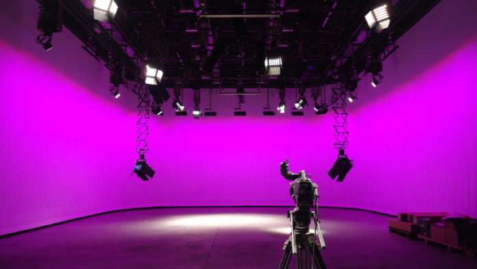 Lighting Cyclorama Backdrops for Seamless Sets - Videomaker